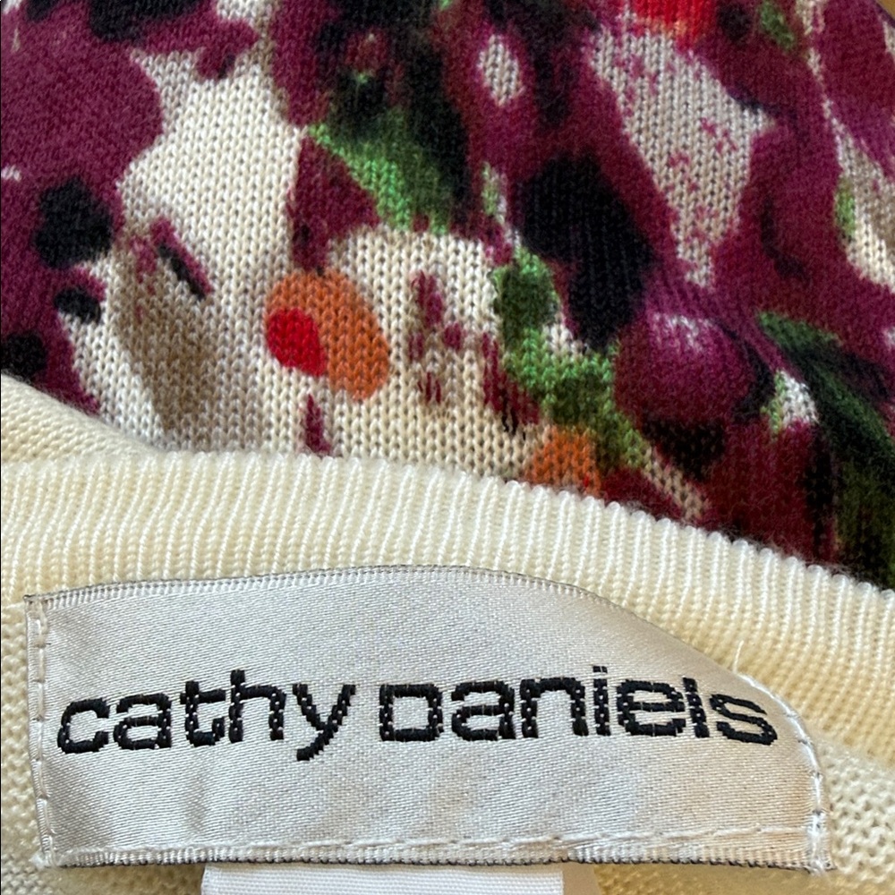 Cathy Daniels Cream and Red Floral Button Down Shirt - Picture 2 of 6